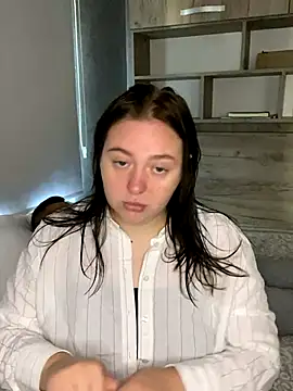 Snapshot of SoniaNovara chatting on September 19, 2025, 6:39 am SoniaNovara online show from September 19, 2025, 6:39 am