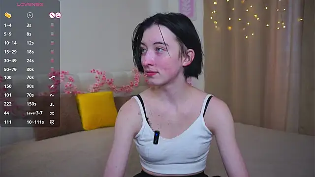 JuanaFriesz online show from February 18, 2026, 9:06 am