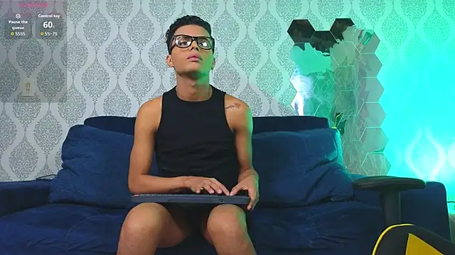 Snapshot of The_ney_boyxxx chatting on September 10, 2025, 1:21 pm The ney boyxxx online show from September 10, 2025, 1:21 pm