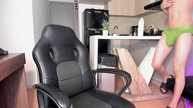 Snapshot of im_jero chatting on November 4, 2025, 9:07 pm im jero online show from November 4, 2025, 9:07 pm