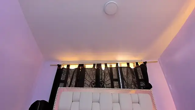 KathalinaPaz online show from October 4, 2025, 1:12 pm