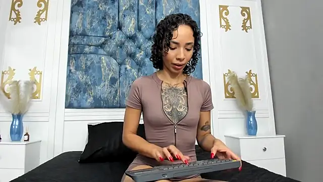 SilvanaOwen online show from September 18, 2025, 11:24 am