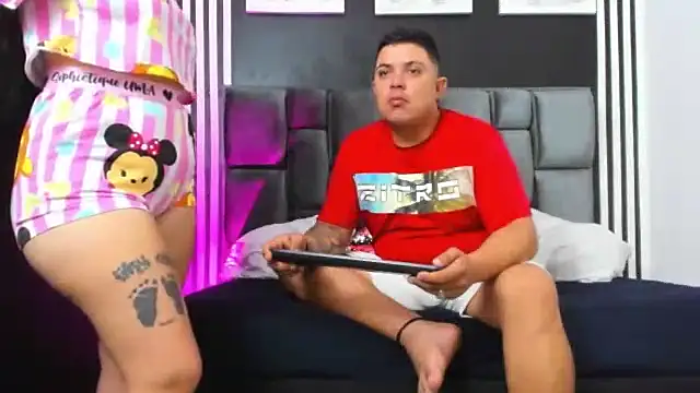 Snapshot of Hornycouple_Hot chatting on October 1, 2025, 1:04 pm Hornycouple Hot online show from October 1, 2025, 1:04 pm