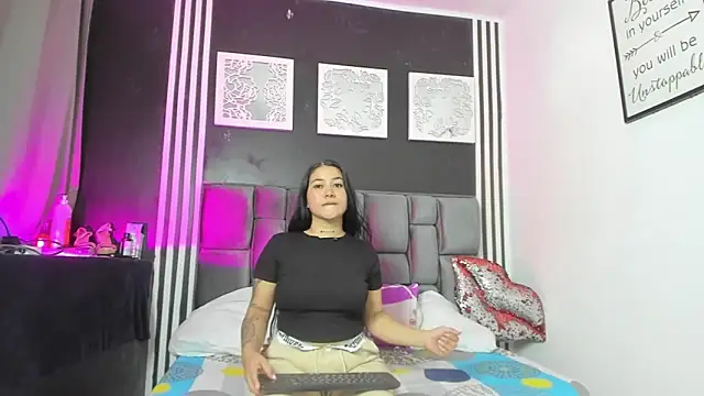 Snapshot of Hornycouple_Hot chatting on November 1, 2025, 7:41 pm Hornycouple Hot online show from November 1, 2025, 7:41 pm