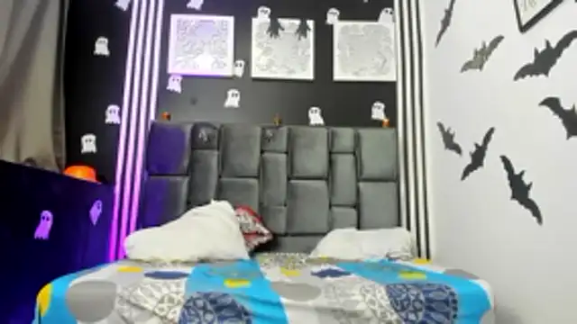 Snapshot of Hornycouple_Hot chatting on October 15, 2025, 12:35 pm Hornycouple Hot online show from October 15, 2025, 12:35 pm