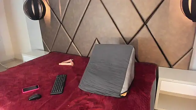 Snapshot of PenelopeGuzman__ chatting on October 31, 2025, 8:22 am PenelopeGuzman online show from October 31, 2025, 8:22 am