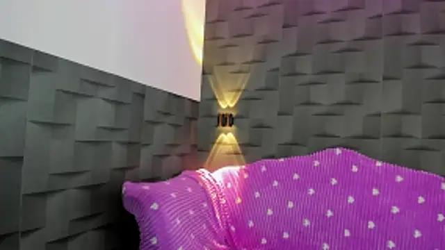 VeraGarnier online show from March 12, 2026, 8:24 pm