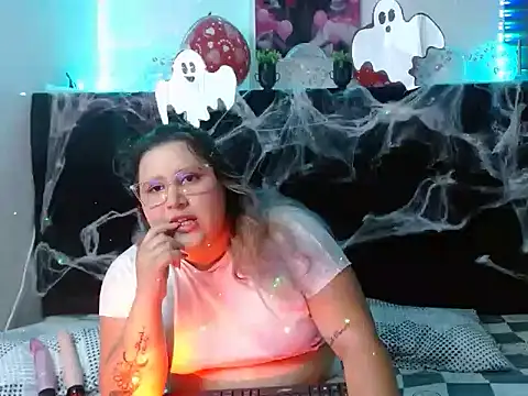 EmmaTower online show from October 21, 2025, 7:24 pm