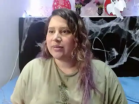 EmmaTower online show from October 14, 2025, 7:25 pm