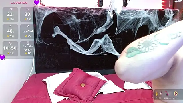 EmmaTower online show from October 4, 2025, 7:48 pm