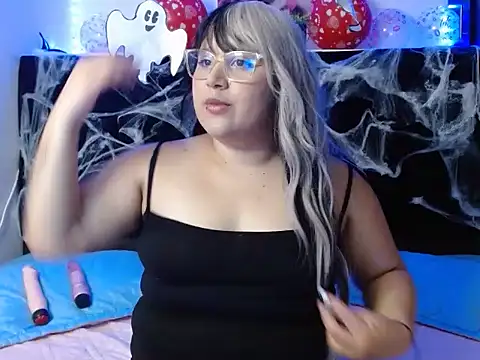 EmmaTower online show from October 18, 2025, 8:44 pm