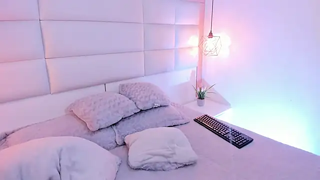 Lucia jane online show from February 7, 2026, 9:23 pm