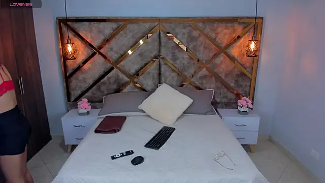 Lucia jane online show from April 18, 2026, 8:20 pm