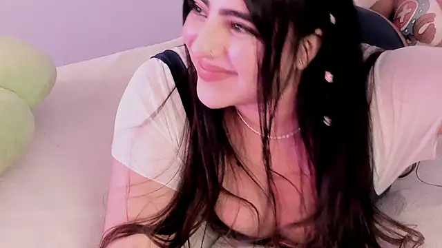 Snapshot of Camila_Matinez_ chatting on October 20, 2025, 12:24 am Camila Matinez  online show from October 20, 2025, 12:24 am