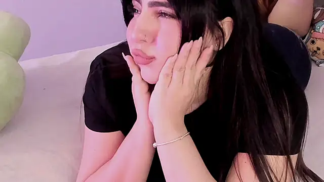 Snapshot of Camila_Matinez_ chatting on October 22, 2025, 12:32 am Camila Matinez  online show from October 22, 2025, 12:32 am