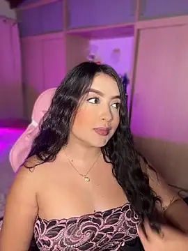 Emiily Moore1 online show from May 7, 2026, 11:19 pm