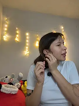 aliciia 23 online show from December 2, 2025, 10:44 pm