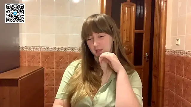 MaroonMoon  online show from November 18, 2025, 8:45 pm