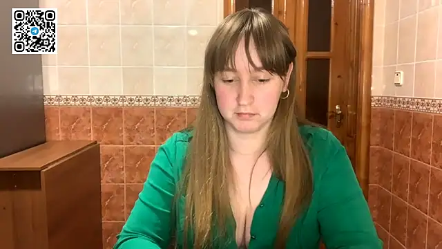 MaroonMoon  online show from October 6, 2025, 7:25 pm