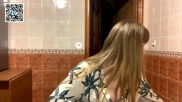 MaroonMoon  online show from October 27, 2025, 8:43 pm