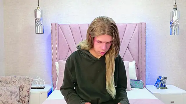 Snapshot of RayvenColliva chatting on October 23, 2025, 3:05 am RayvenColliva online show from October 23, 2025, 3:05 am