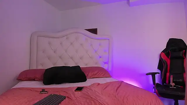 kiara velvet  online show from September 16, 2025, 4:24 am