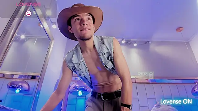 Snapshot of Briam_Hornet_ chatting on September 10, 2025, 9:03 pm Briam Hornet online show from September 10, 2025, 9:03 pm