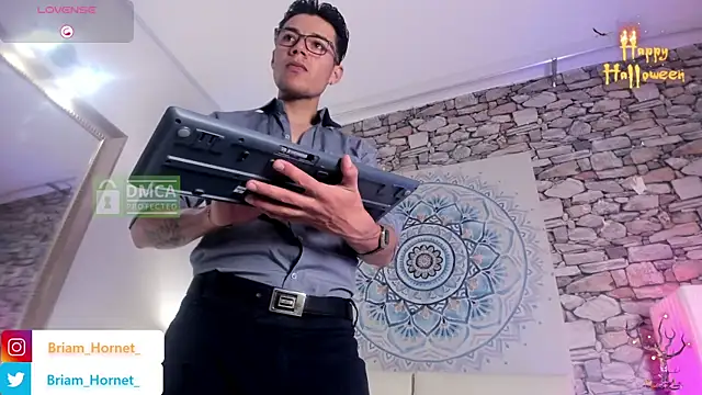 Snapshot of Briam_Hornet_ chatting on October 14, 2025, 9:15 pm Briam Hornet online show from October 14, 2025, 9:15 pm