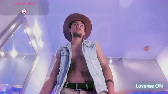 Snapshot of Briam_Hornet_ chatting on September 13, 2025, 9:04 pm Briam Hornet online show from September 13, 2025, 9:04 pm