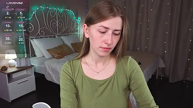 Snapshot of VesperaCeleste chatting on October 13, 2025, 5:42 am VesperaCeleste online show from October 13, 2025, 5:42 am