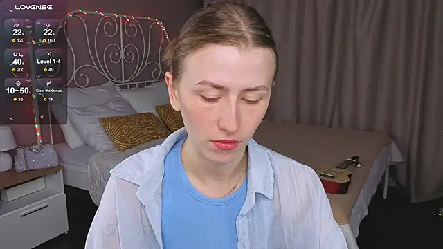 Snapshot of VesperaCeleste chatting on October 4, 2025, 5:42 am VesperaCeleste online show from October 4, 2025, 5:42 am