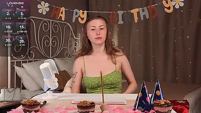 Snapshot of VesperaCeleste chatting on October 19, 2025, 5:32 am VesperaCeleste online show from October 19, 2025, 5:32 am