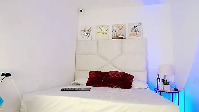 elizawiliamst online show from May 12, 2026, 12:55 pm