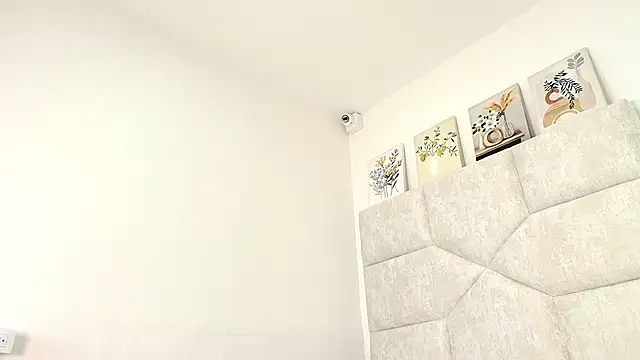 elizawiliamst online show from November 11, 2025, 11:38 am