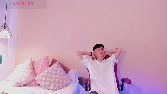 DodoyandCriss online show from September 14, 2025, 3:01 pm