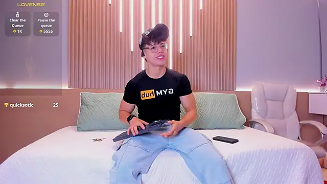 Snapshot of Jhoumod_21 chatting on October 17, 2025, 10:18 am Jhoumod 21 online show from October 17, 2025, 10:18 am