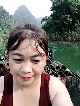 Snapshot of Lyly_nuce chatting on October 13, 2025, 1:29 am Lyly nuce online show from October 13, 2025, 1:29 am