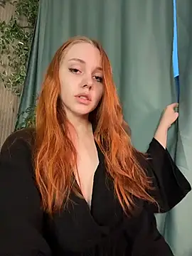 Snapshot of PollyVinice chatting on July 19, 2026, 4:48 pm PollyVinice online show from July 19, 2026, 4:48 pm