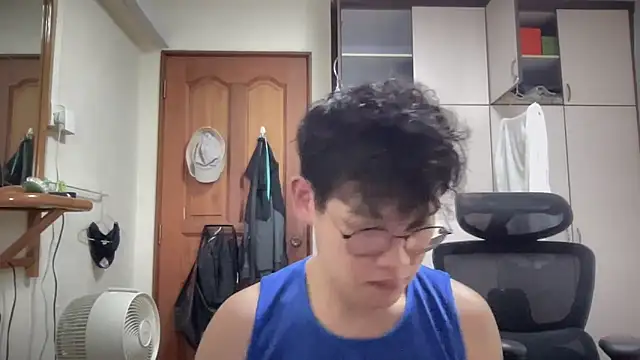 Passionatetwink2 online show from October 6, 2025, 9:32 am