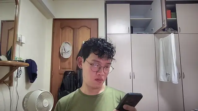 Passionatetwink2 online show from September 11, 2025, 4:34 am