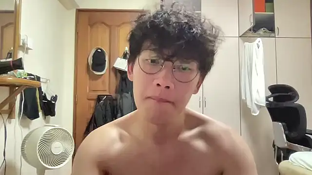 Passionatetwink2 online show from November 8, 2025, 4:21 pm