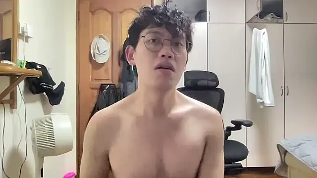 Passionatetwink2 online show from October 15, 2025, 11:29 am