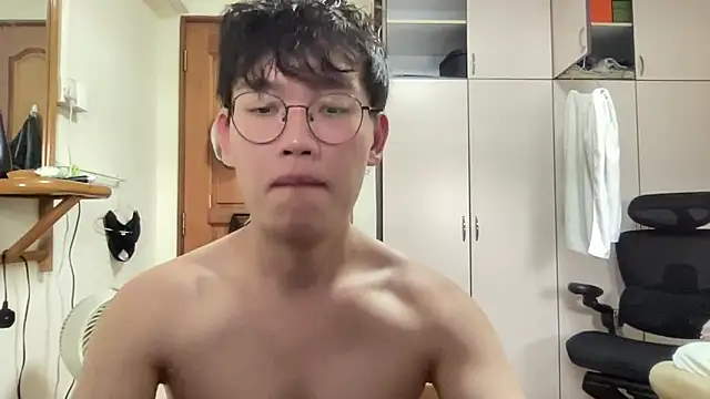 Passionatetwink2 online show from October 5, 2025, 9:22 am