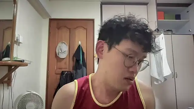 Passionatetwink2 online show from September 17, 2025, 5:42 am