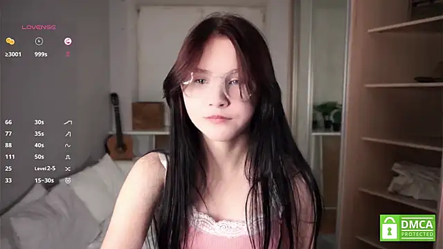 DelphaDivenere online show from September 19, 2025, 5:39 pm