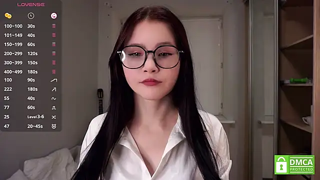 DelphaDivenere online show from October 1, 2025, 5:06 pm