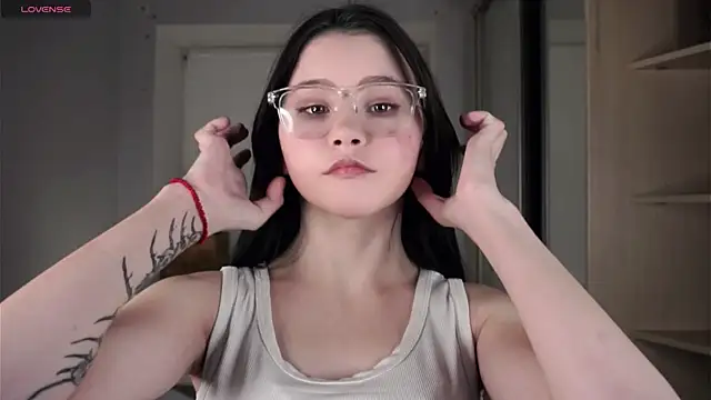 DelphaDivenere online show from October 25, 2025, 6:52 pm