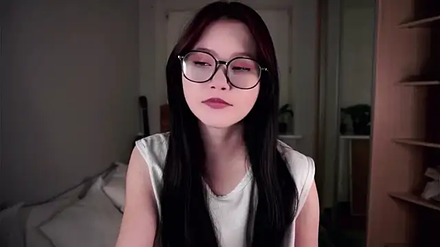 DelphaDivenere online show from September 12, 2025, 6:07 pm