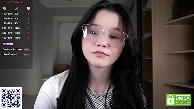 DelphaDivenere online show from October 26, 2025, 5:35 pm