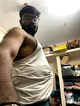 Snapshot of DJLOVE280825 chatting on October 13, 2025, 11:27 pm DJLOVE280825 online show from October 13, 2025, 11:27 pm